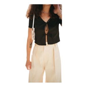 LISA SAYS GAH COTTON SATIN CAPRI TOP - BLACK
SIZE L
NWT